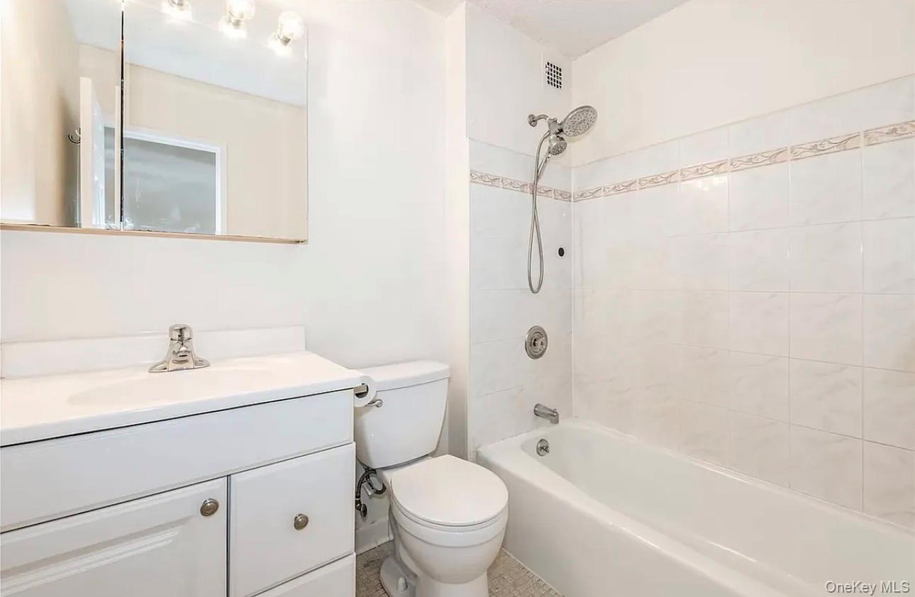 15038 Union Turnpike 8f Property Photo 17