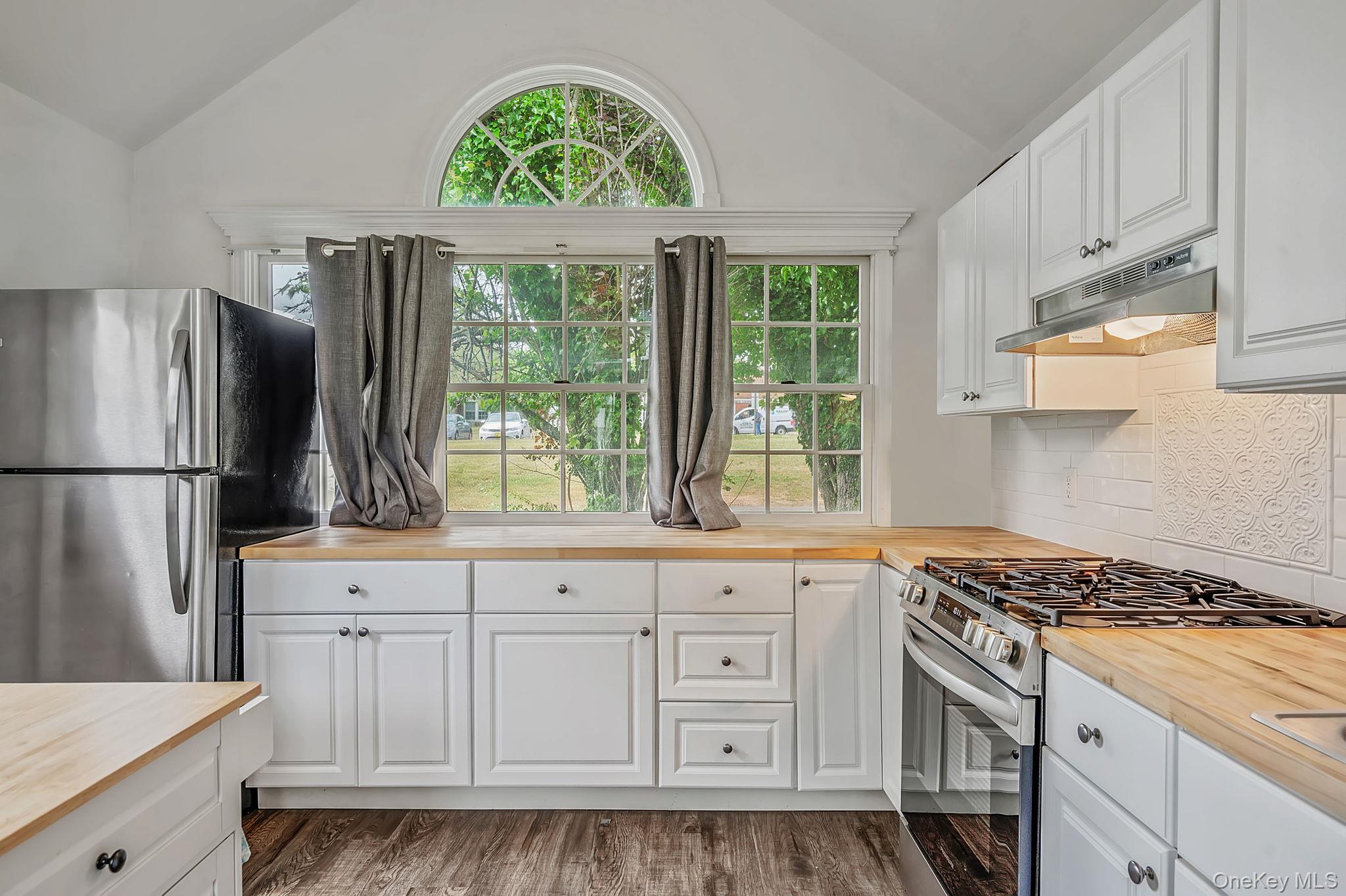 6 New York Avenue Property Photo 38