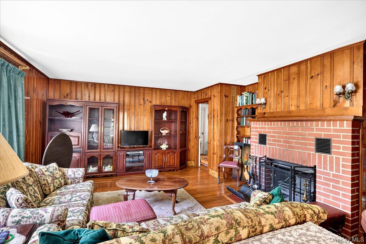 35 Biltmore Drive Property Photo 4