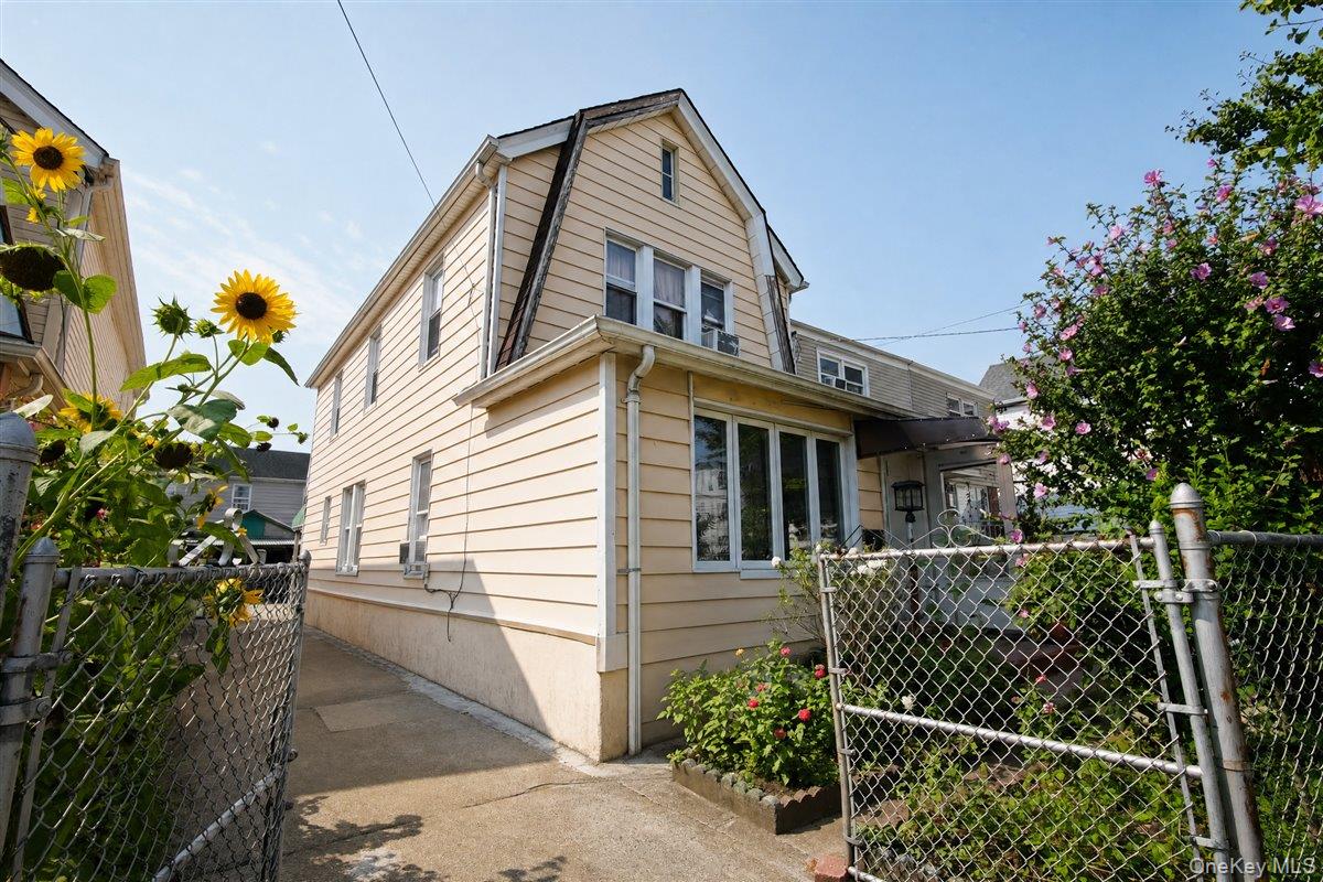 18246 90th Avenue Property Photo 4