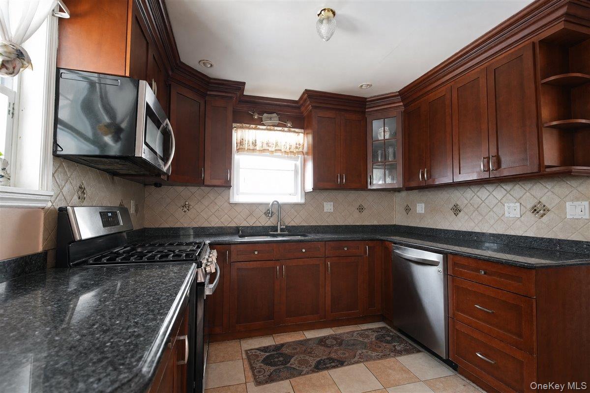 18246 90th Avenue Property Photo 10