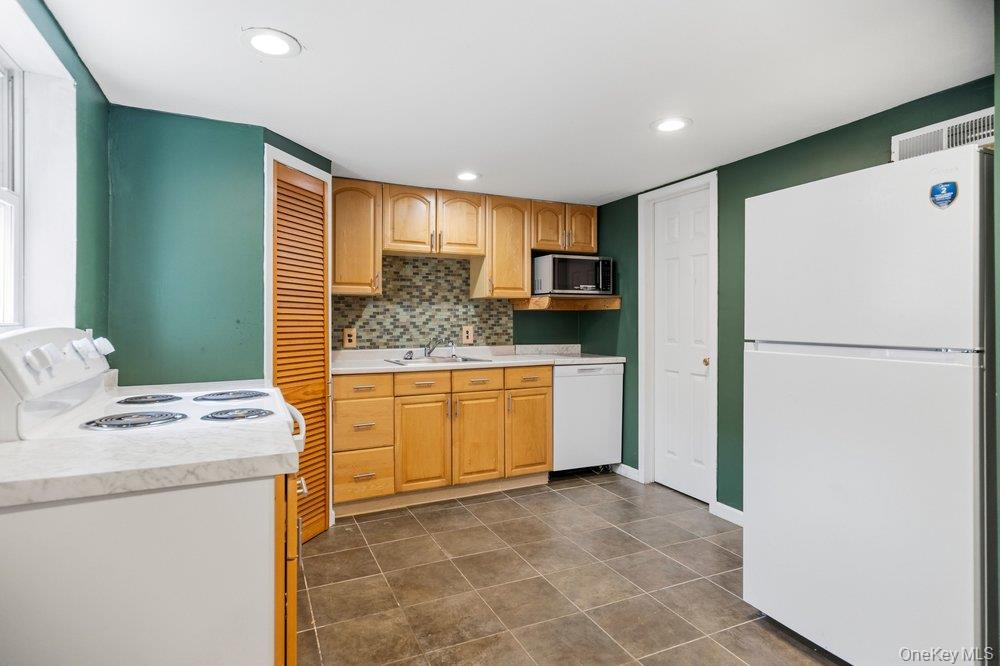 9 Dillmont Drive Property Photo 29