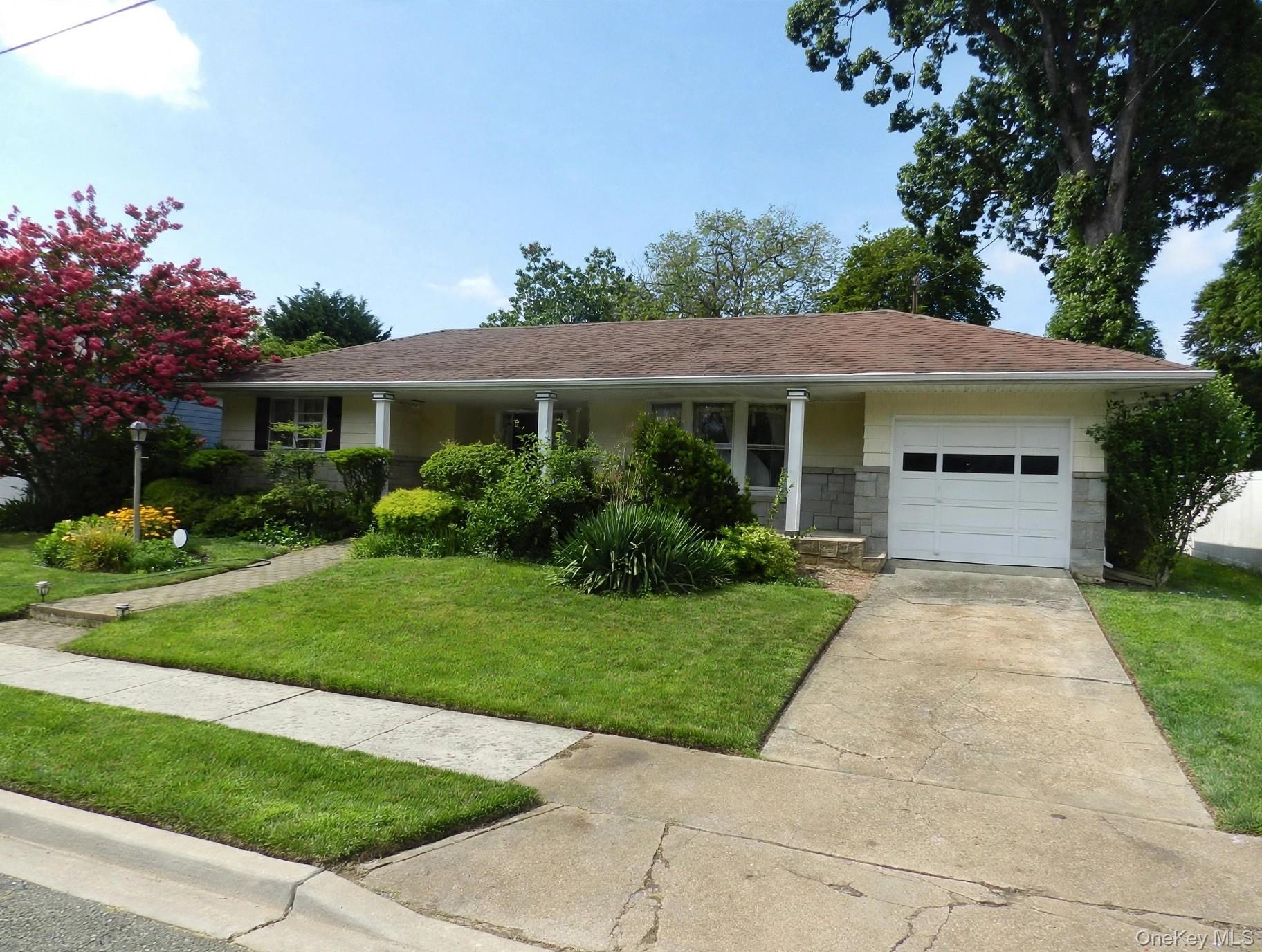 8 Willowbrook Lane Property Photo 1
