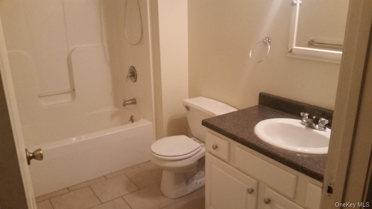 194 E Main Street 16 Property Photo 5