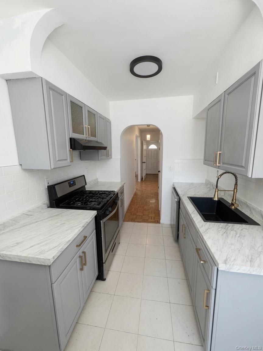 1080 Rhinelander Avenue Property Photo 1