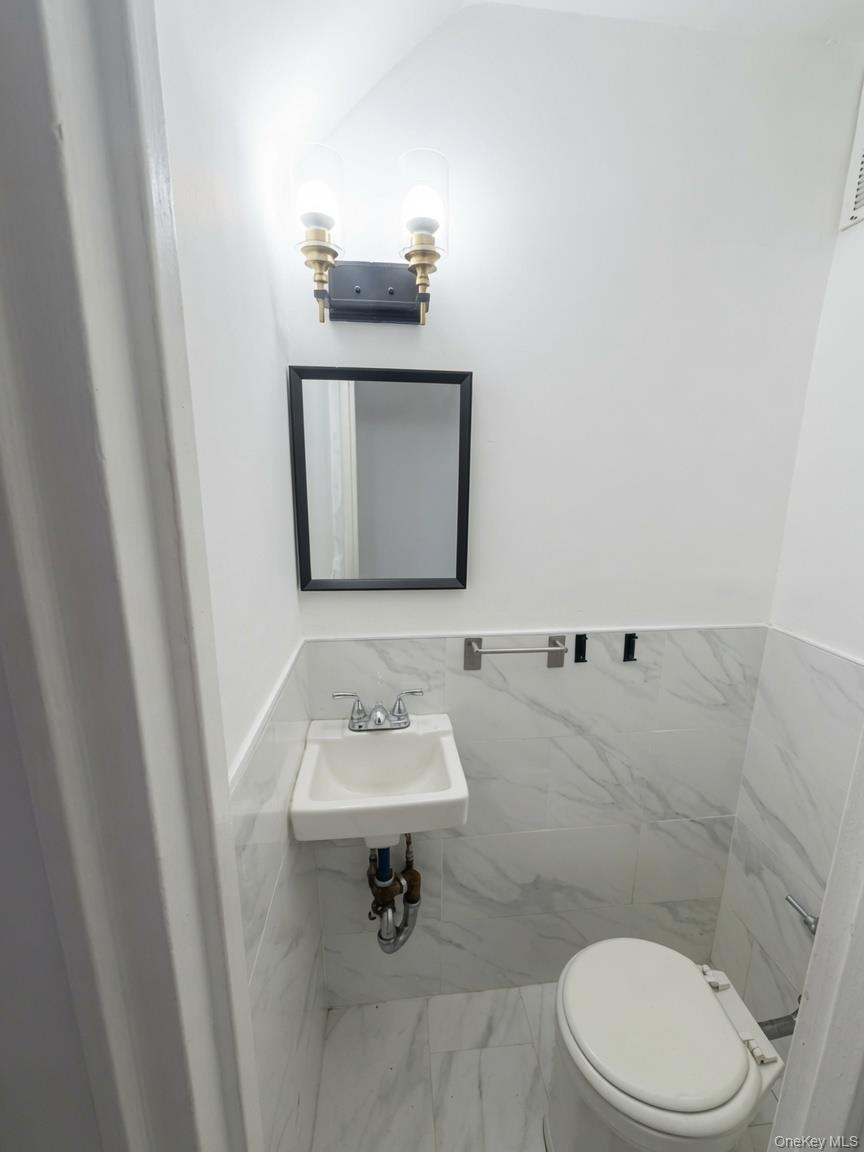 1080 Rhinelander Avenue Property Photo 10