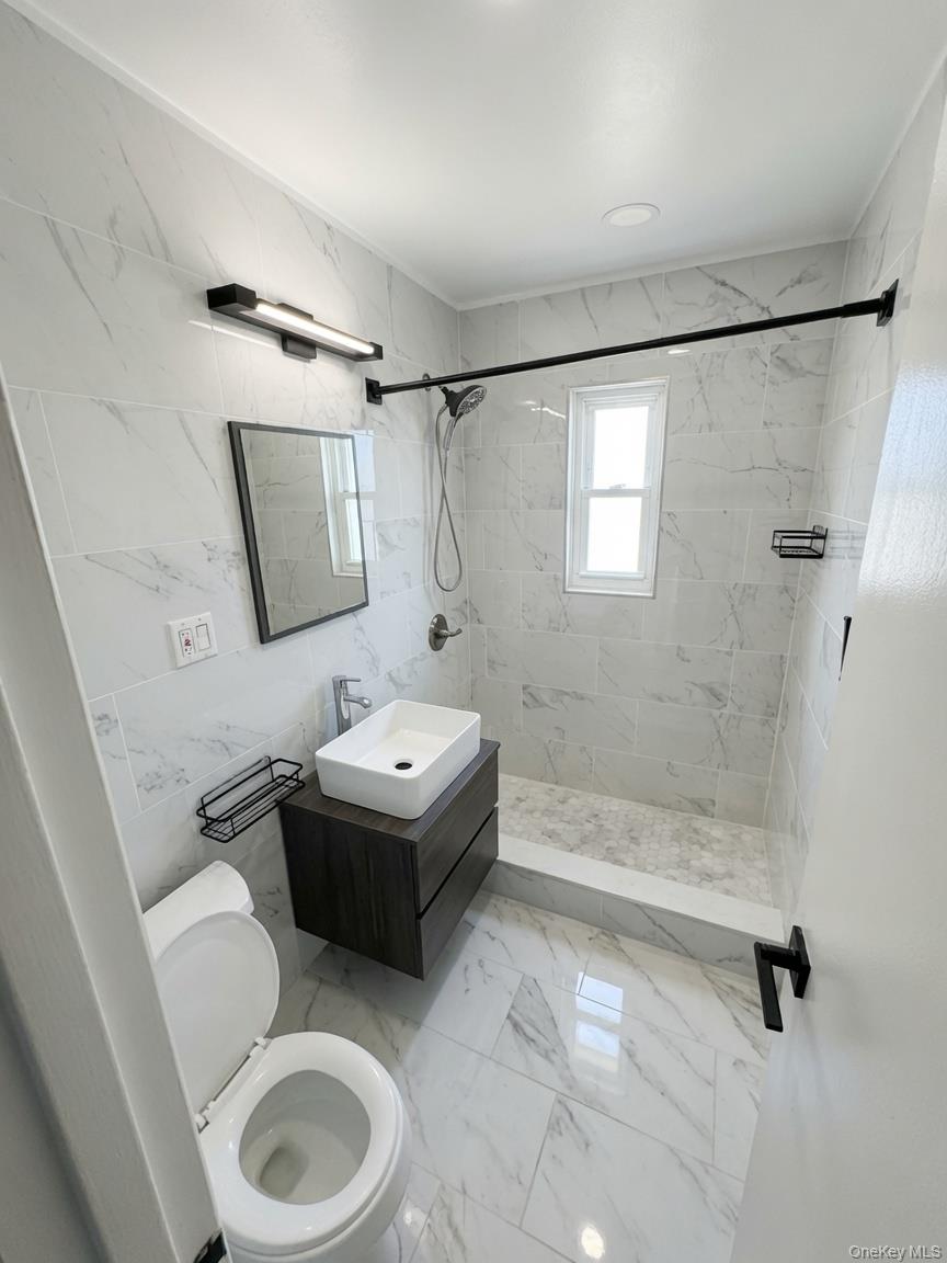 1080 Rhinelander Avenue Property Photo 18