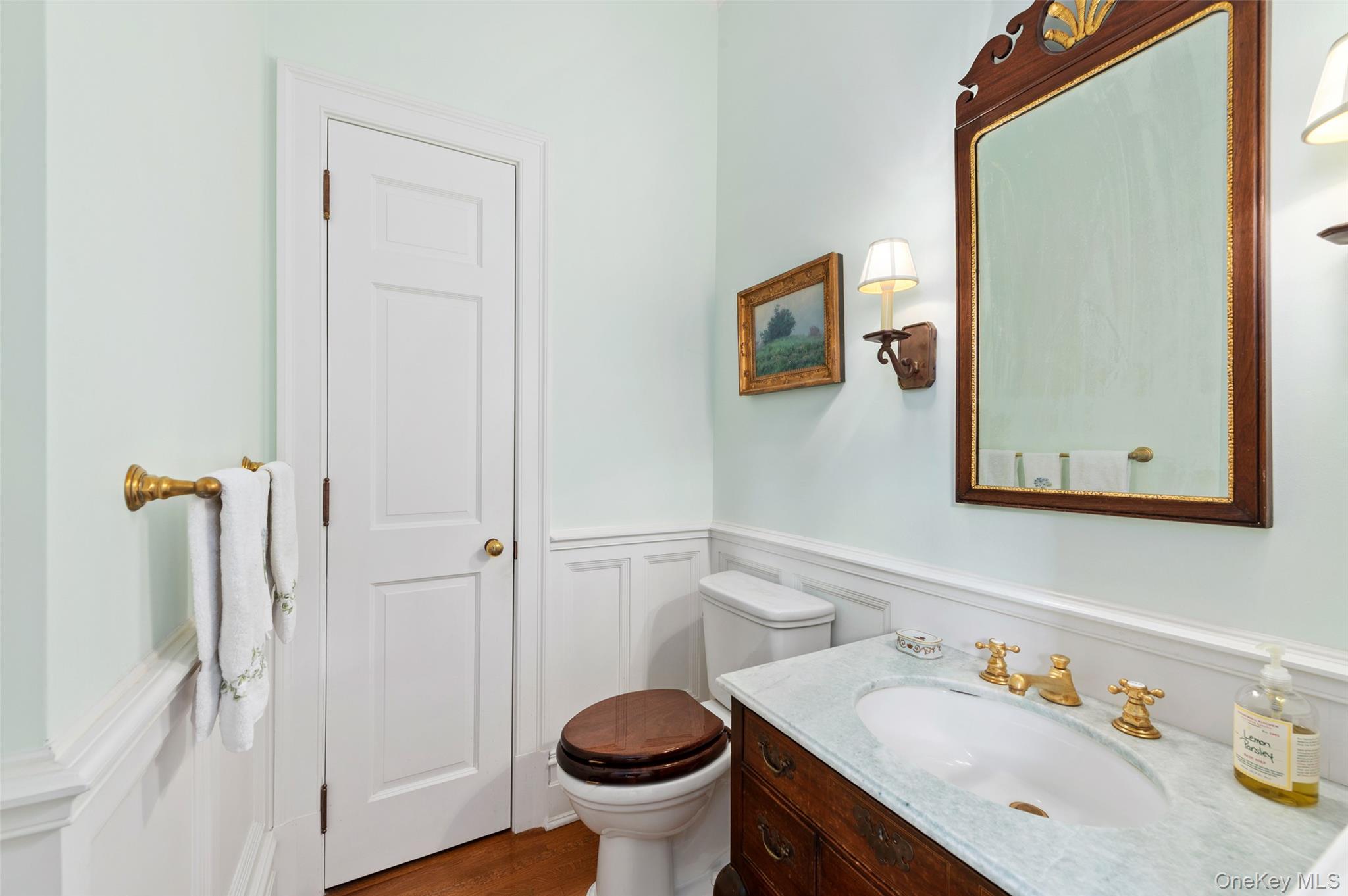 336 Cantitoe Street Property Photo 15