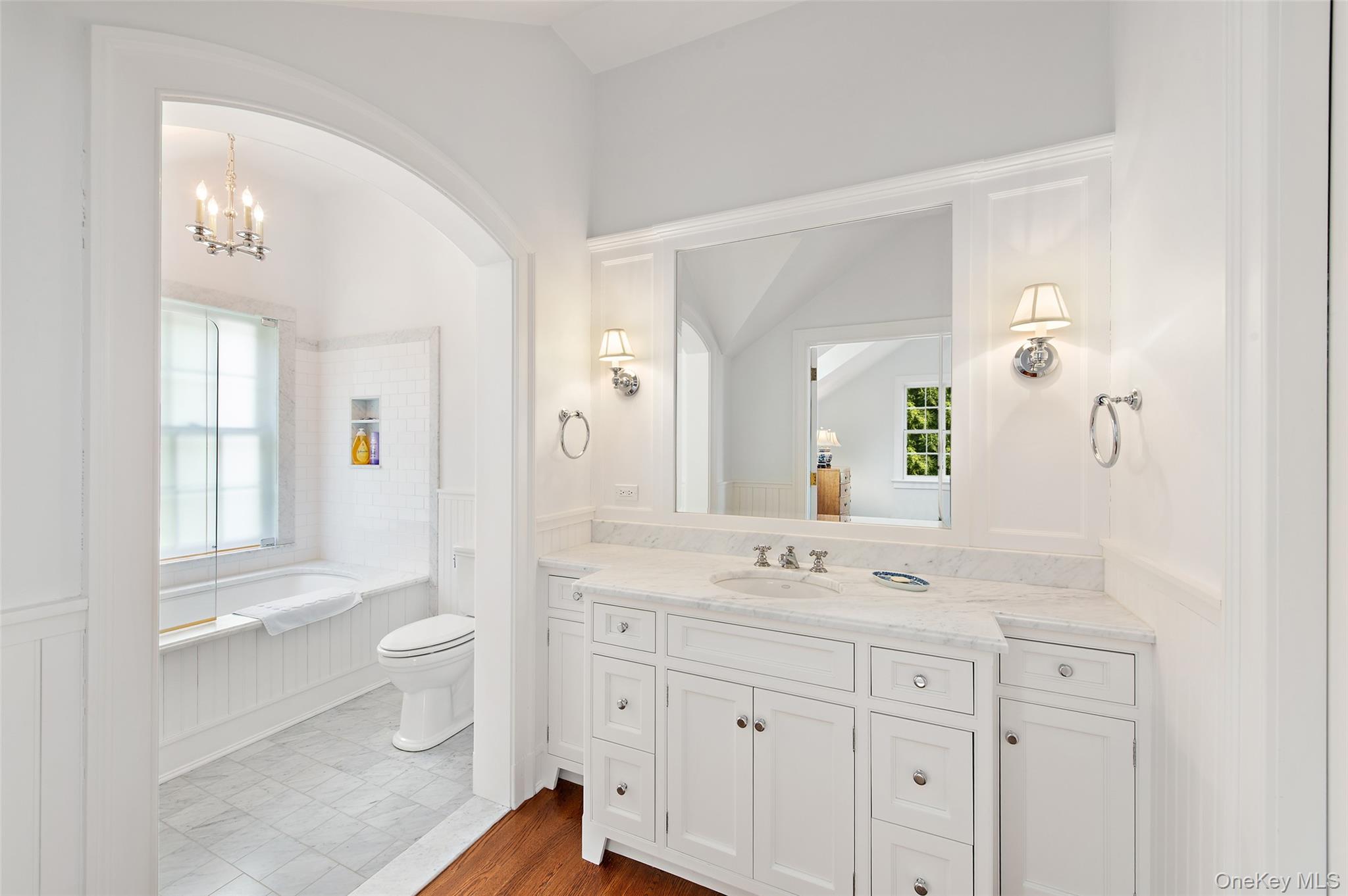336 Cantitoe Street Property Photo 19