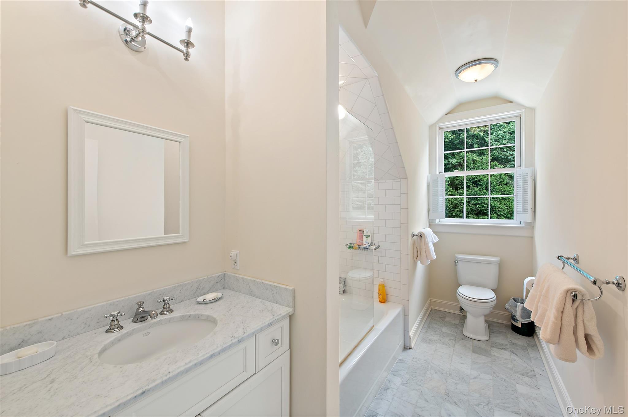 336 Cantitoe Street Property Photo 30
