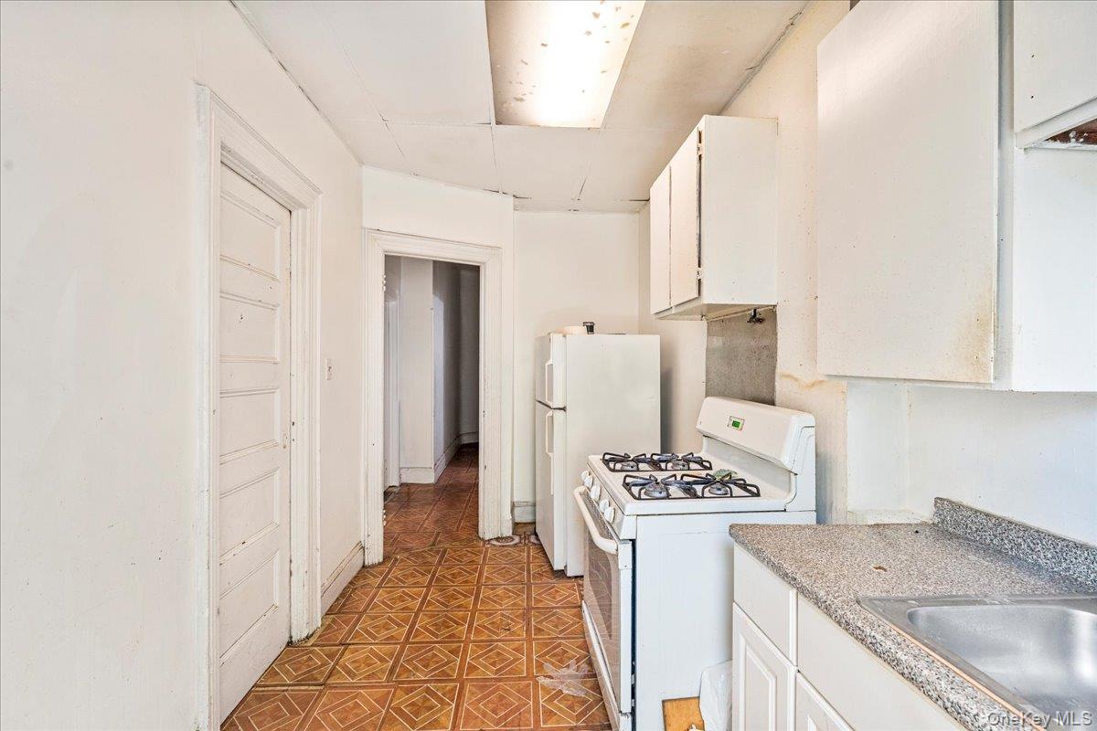 407 Eldert Lane Property Photo 10