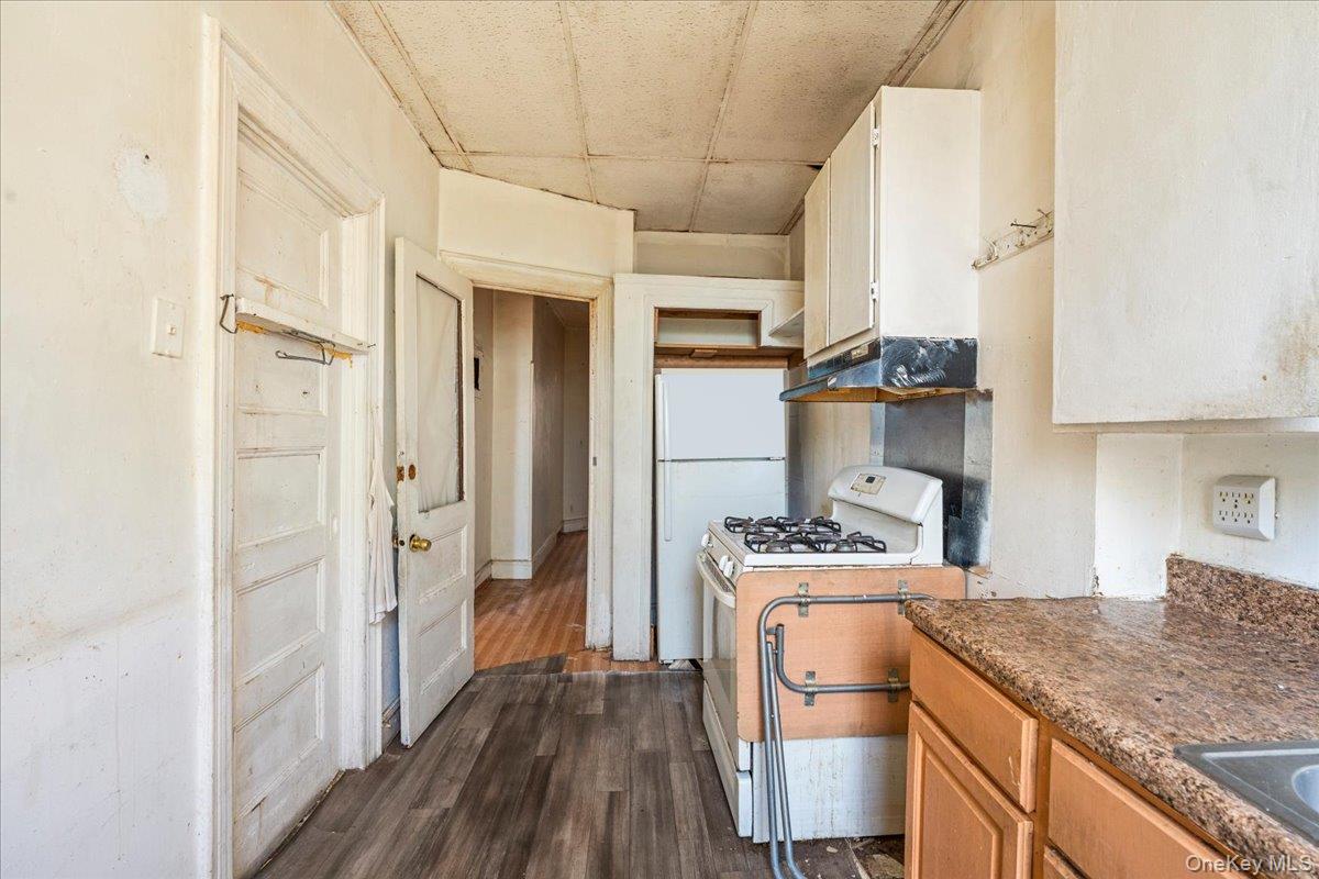 407 Eldert Lane Property Photo 13