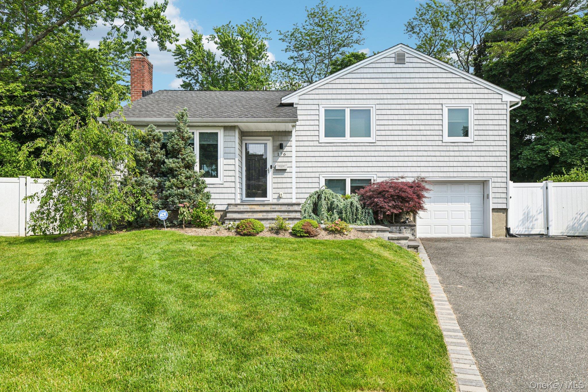 176 Willis Court Property Photo 1