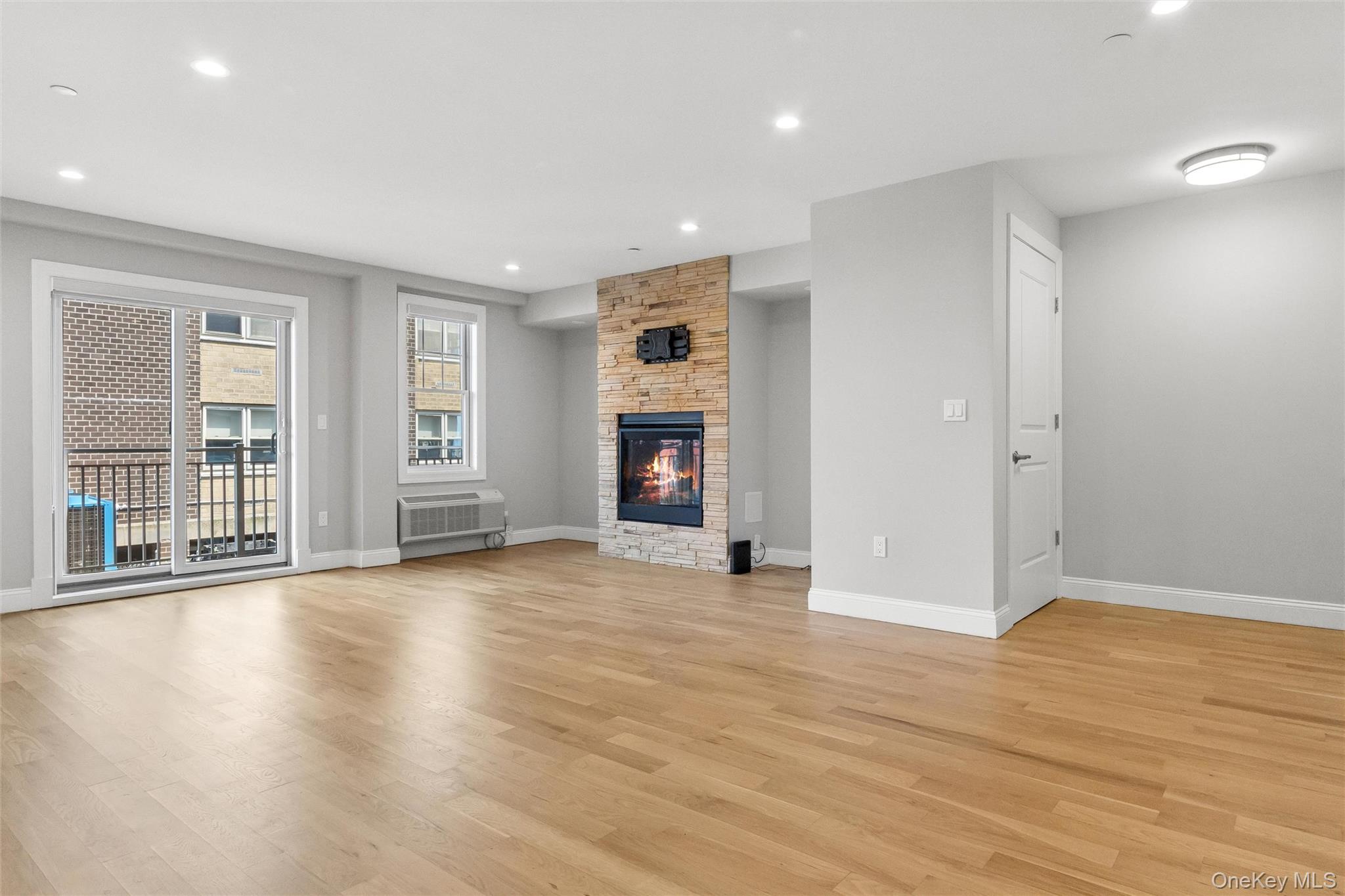 1037870 Property Photo 3