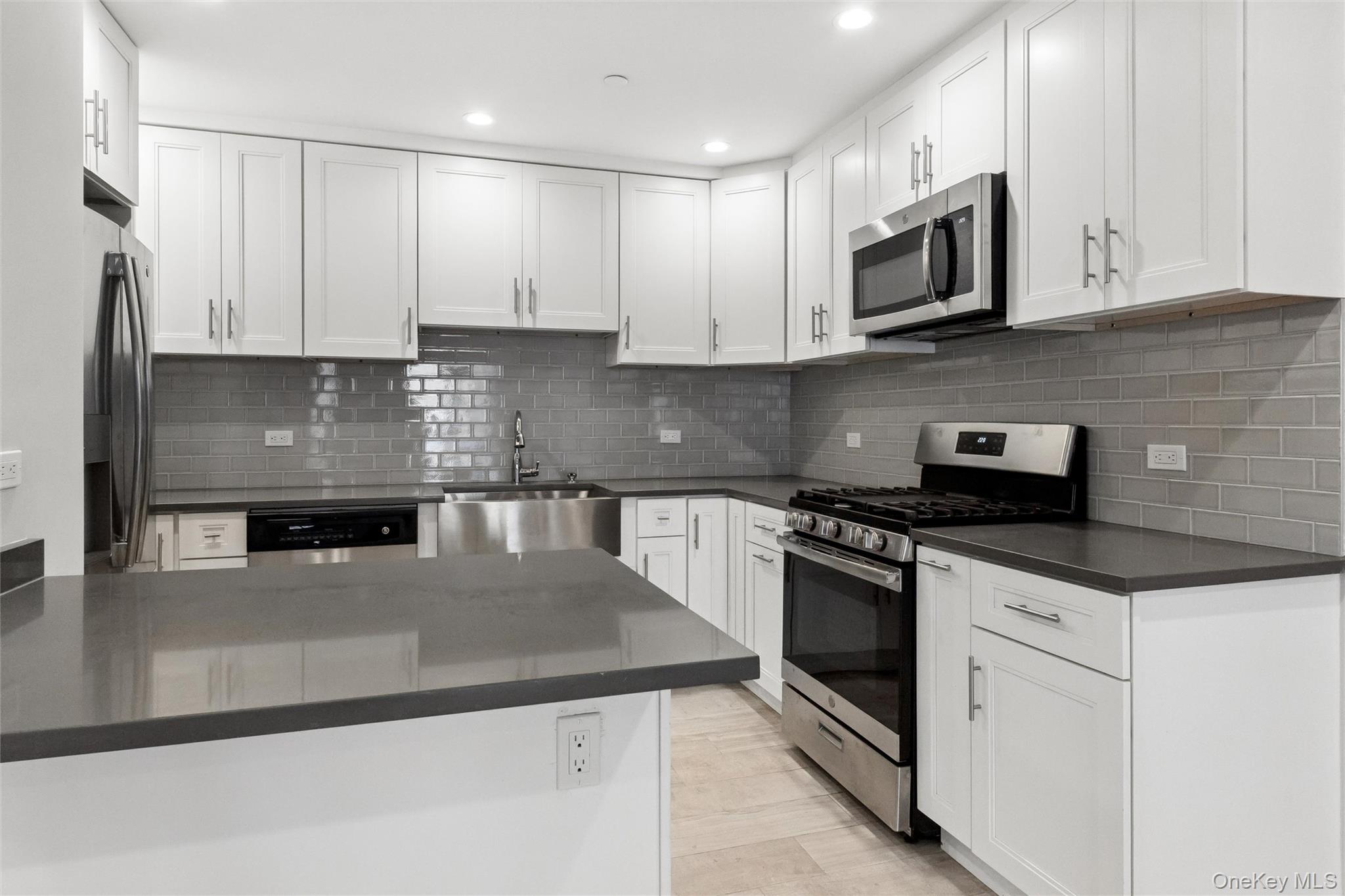 1037870 Property Photo 7