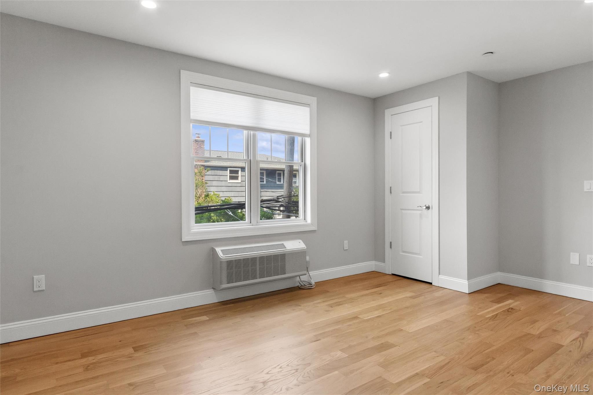 1037870 Property Photo 14