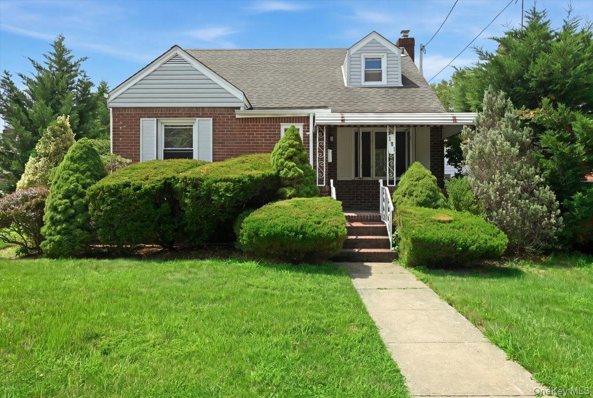 191 Nassau Boulevard Property Photo 1