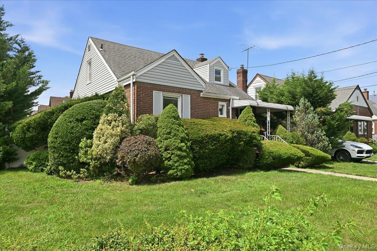 191 Nassau Boulevard Property Photo 2