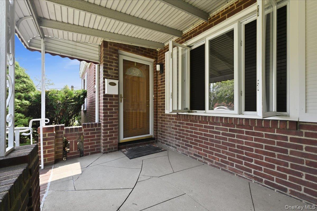 191 Nassau Boulevard Property Photo 4