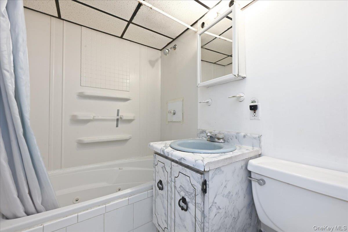 191 Nassau Boulevard Property Photo 28