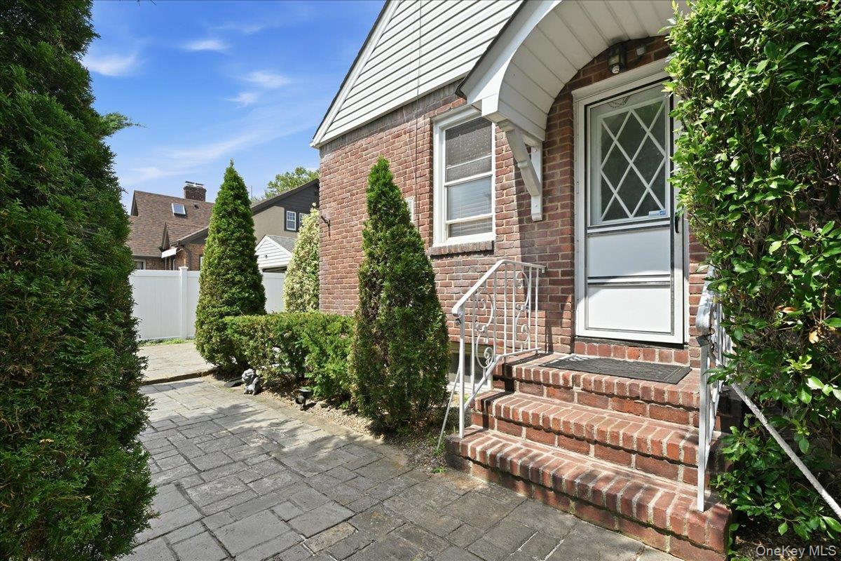191 Nassau Boulevard Property Photo 29