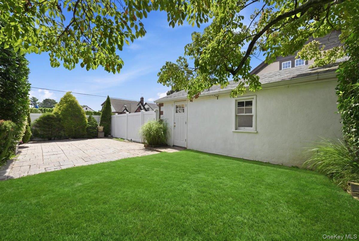 191 Nassau Boulevard Property Photo 31