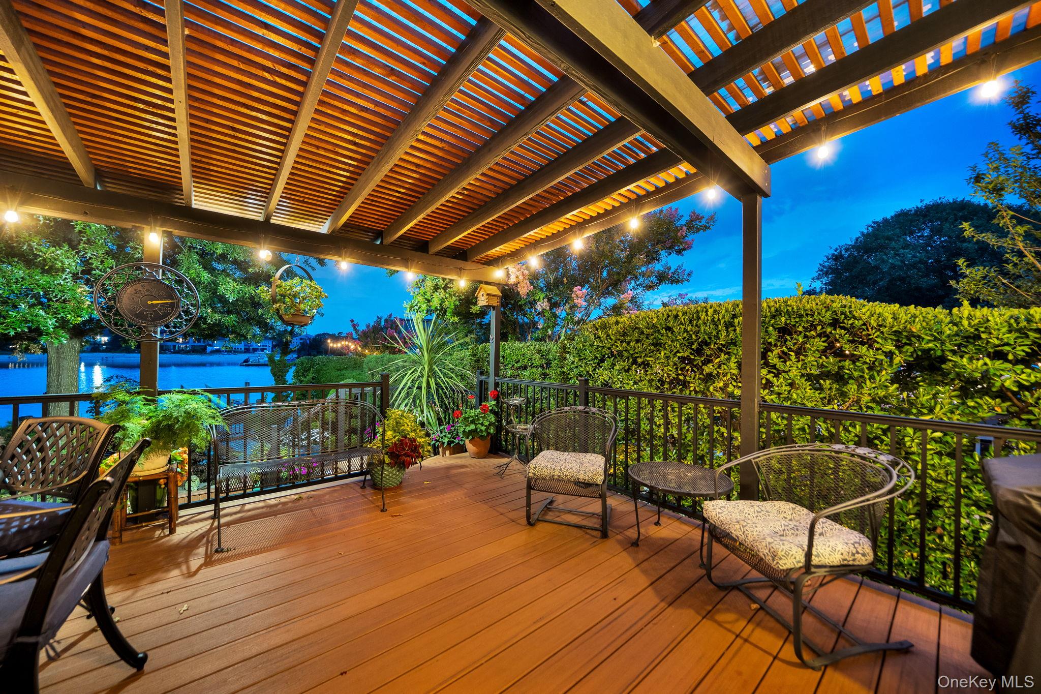 2660 Riverside Drive Property Photo 4