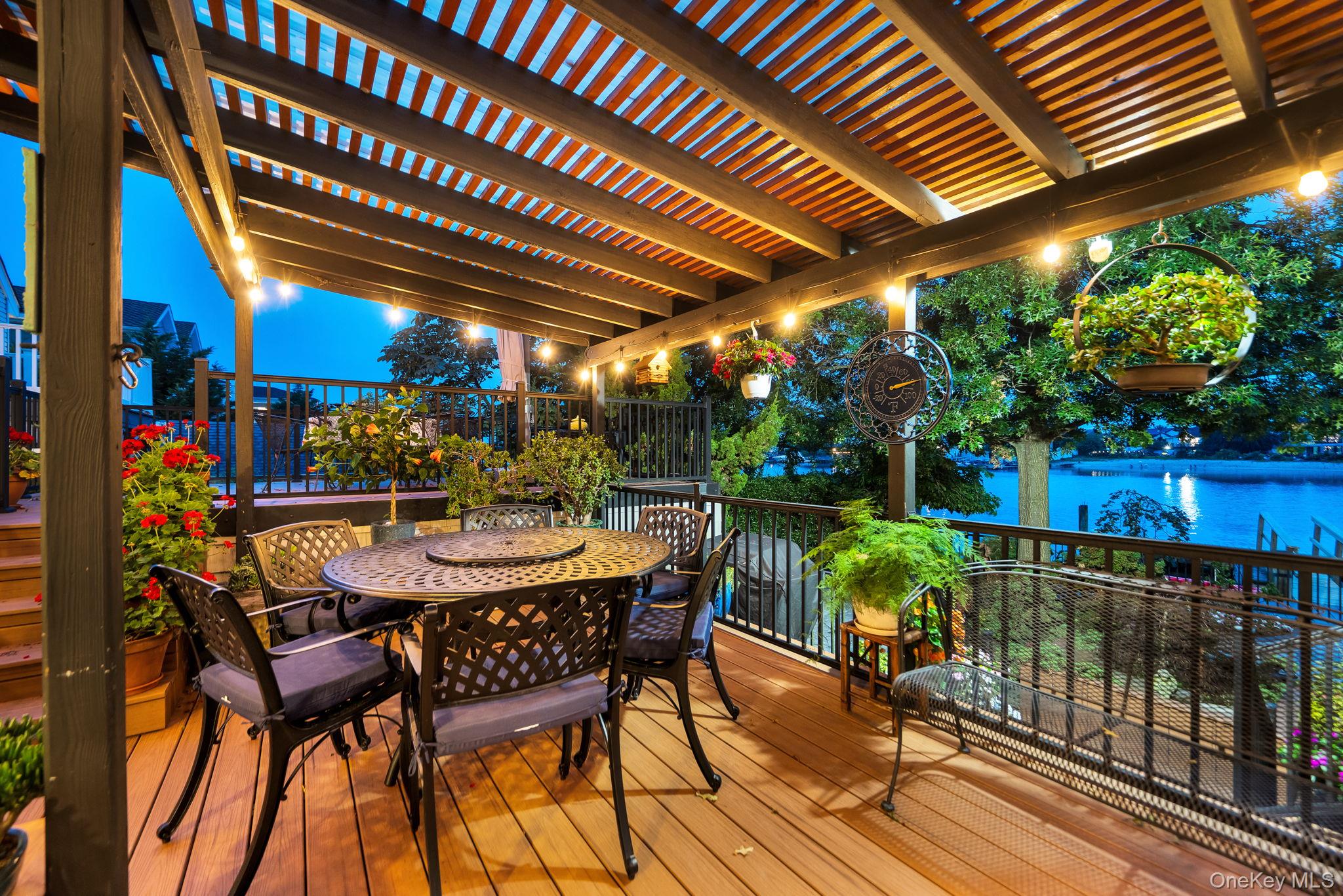 2660 Riverside Drive Property Photo 6