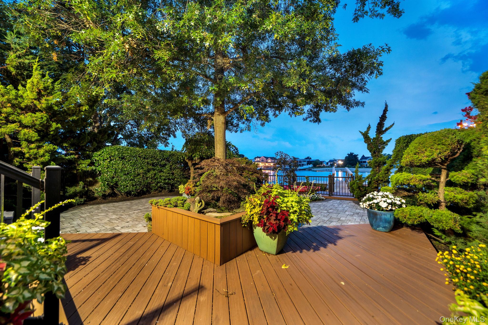 2660 Riverside Drive Property Photo 10