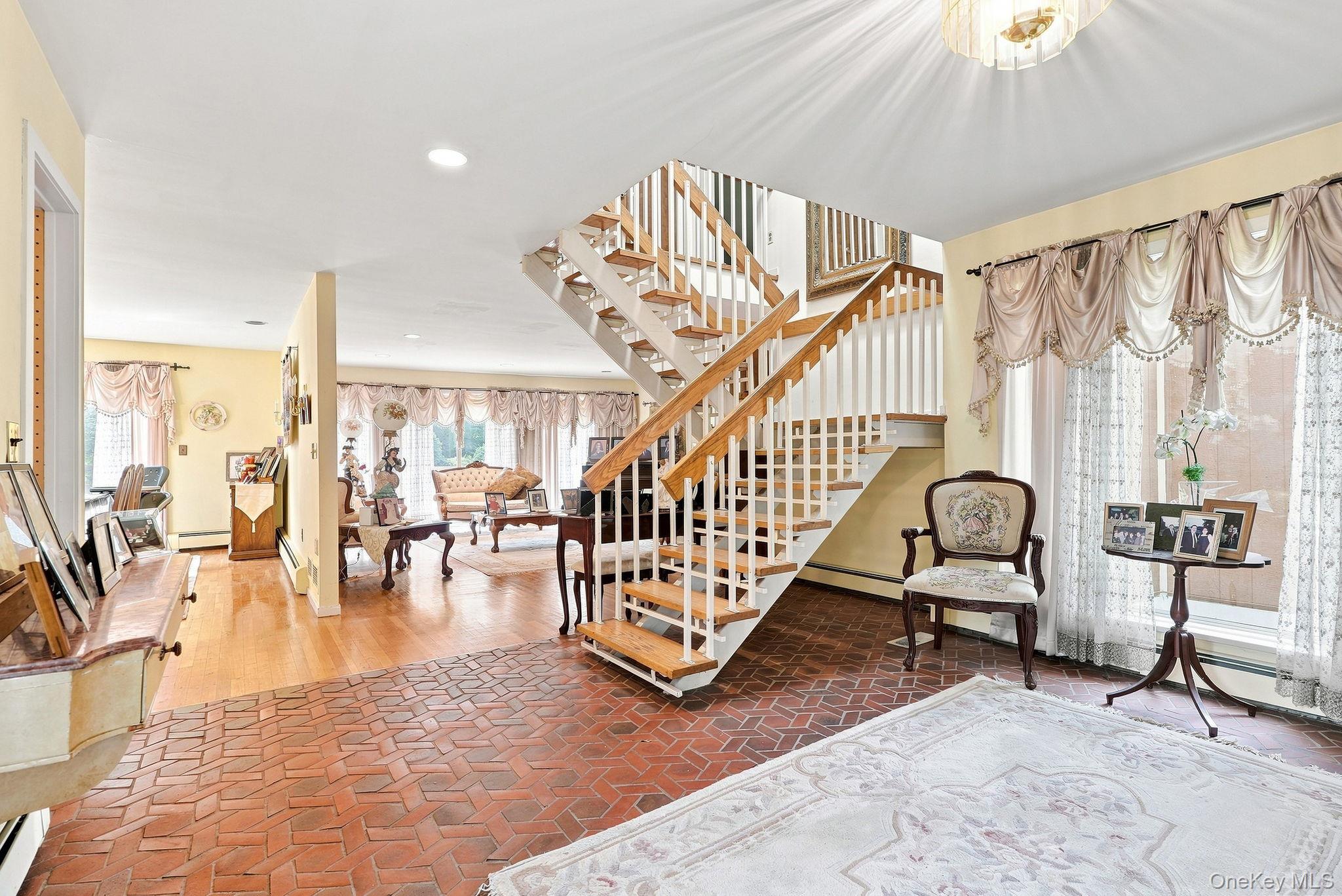 444 West Street Property Photo 3