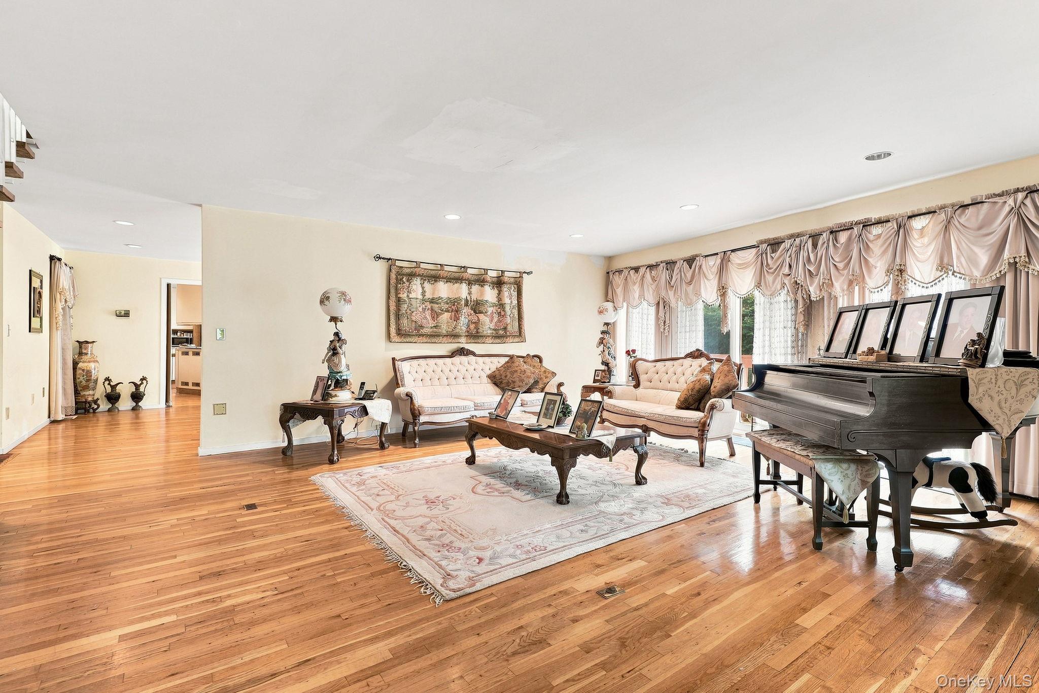 444 West Street Property Photo 9