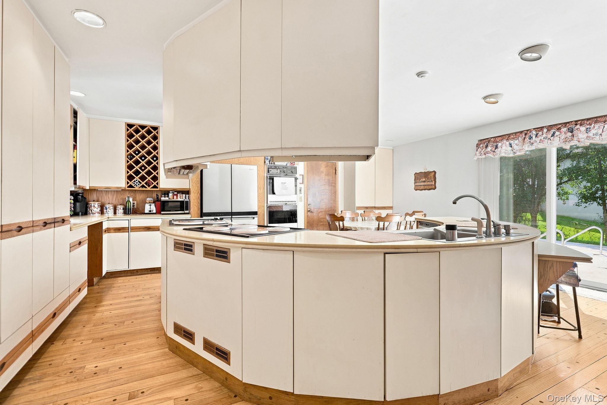 444 West Street Property Photo 14