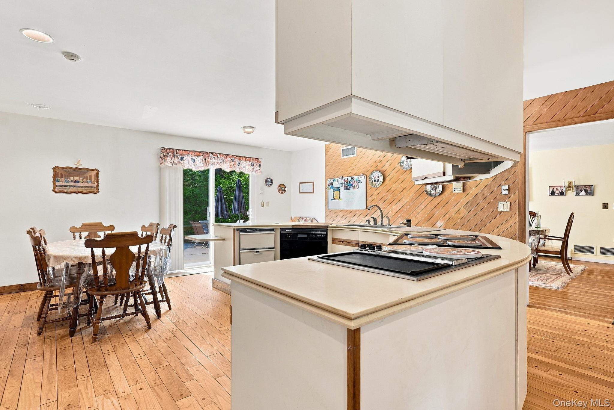 444 West Street Property Photo 15
