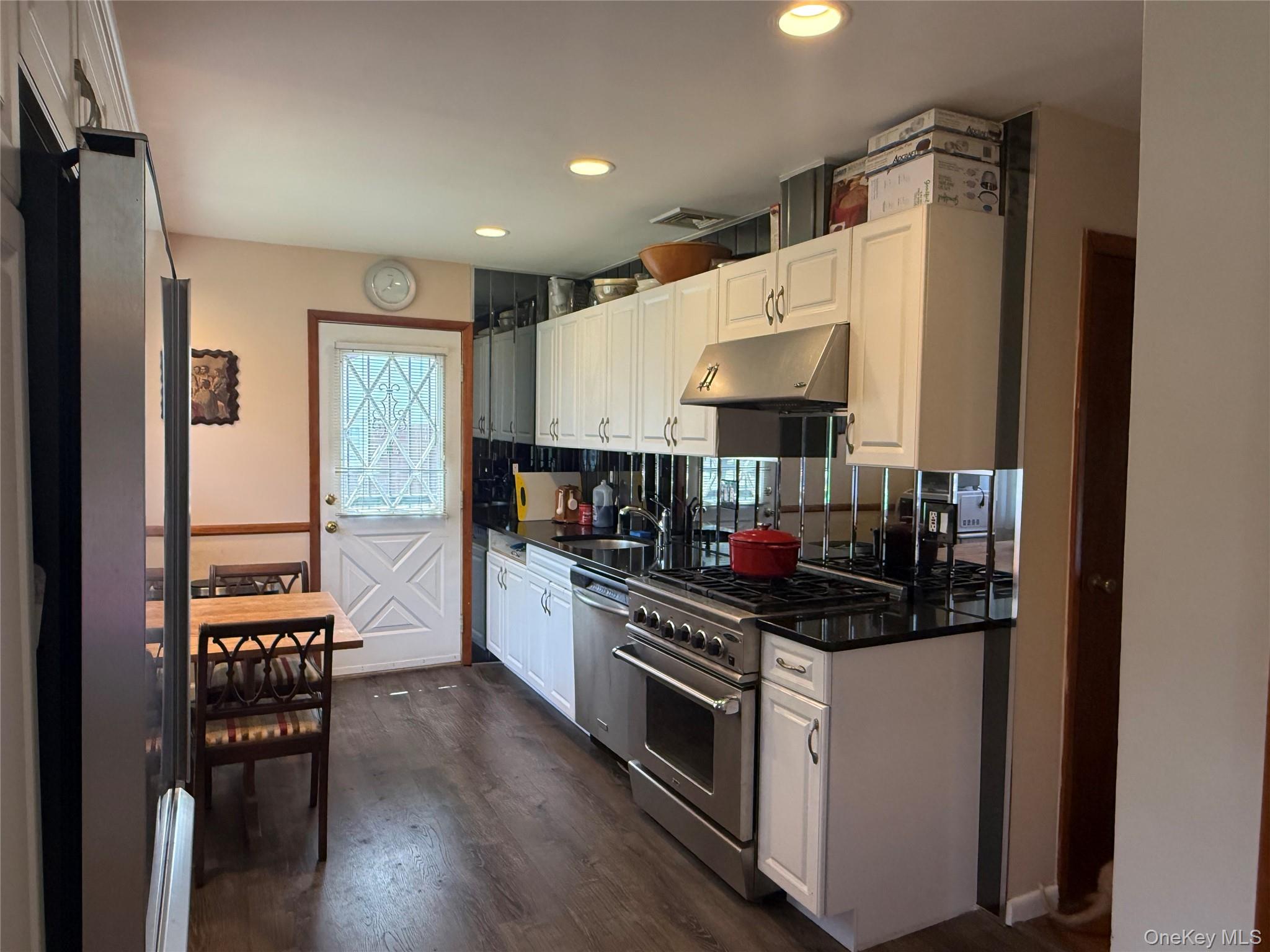 1612 N Gardiner Drive Property Photo 3
