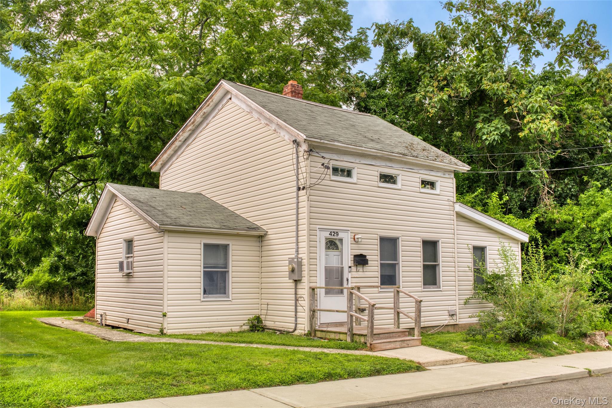 429 Kaplan Avenue Property Photo 1