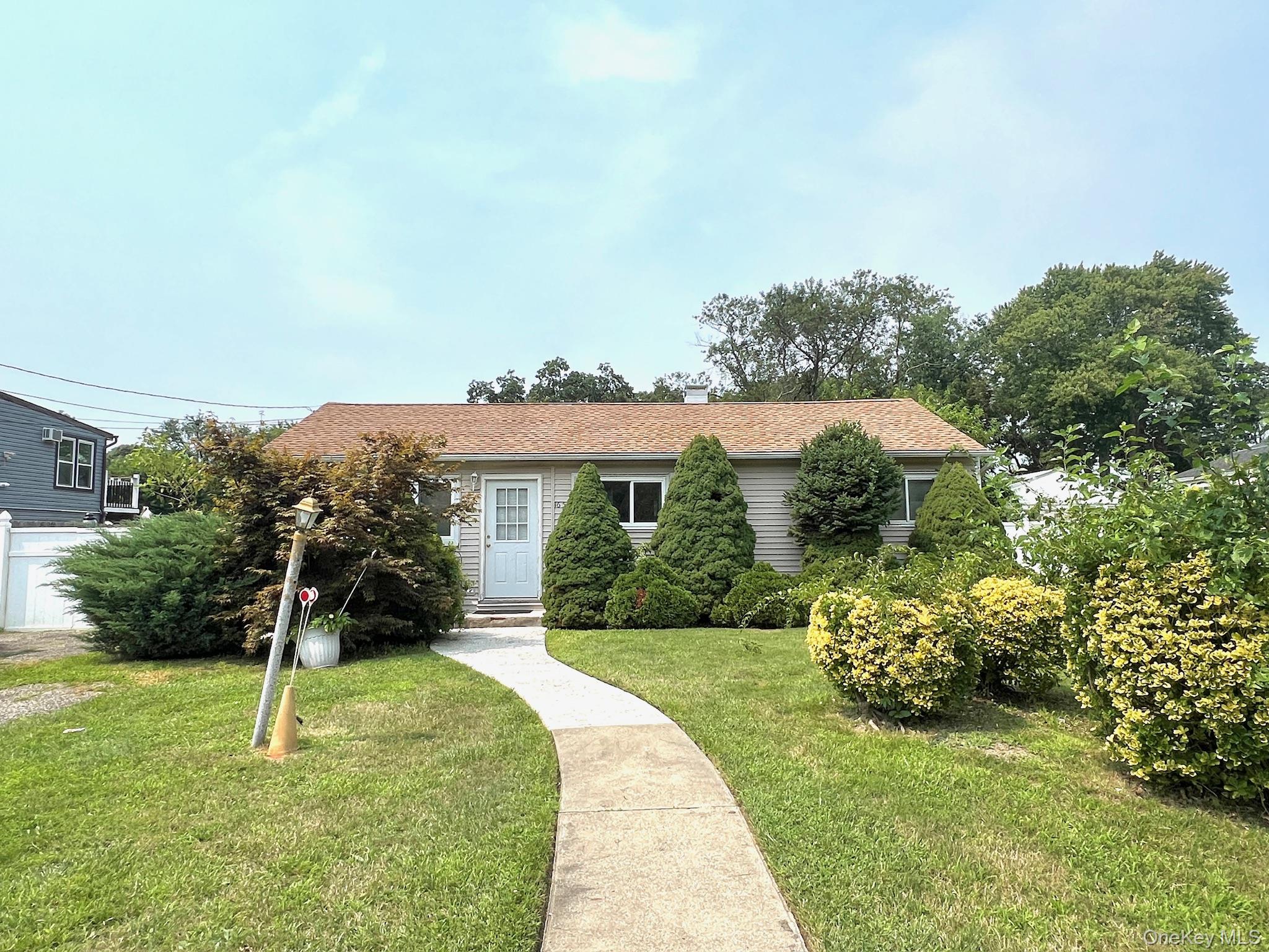 1656 N Thompson Drive Property Photo 1