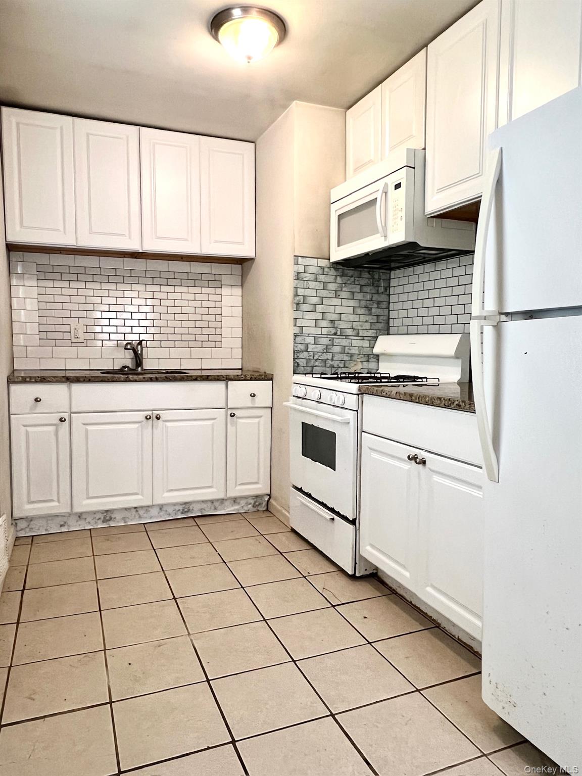 1656 N Thompson Drive Property Photo 3