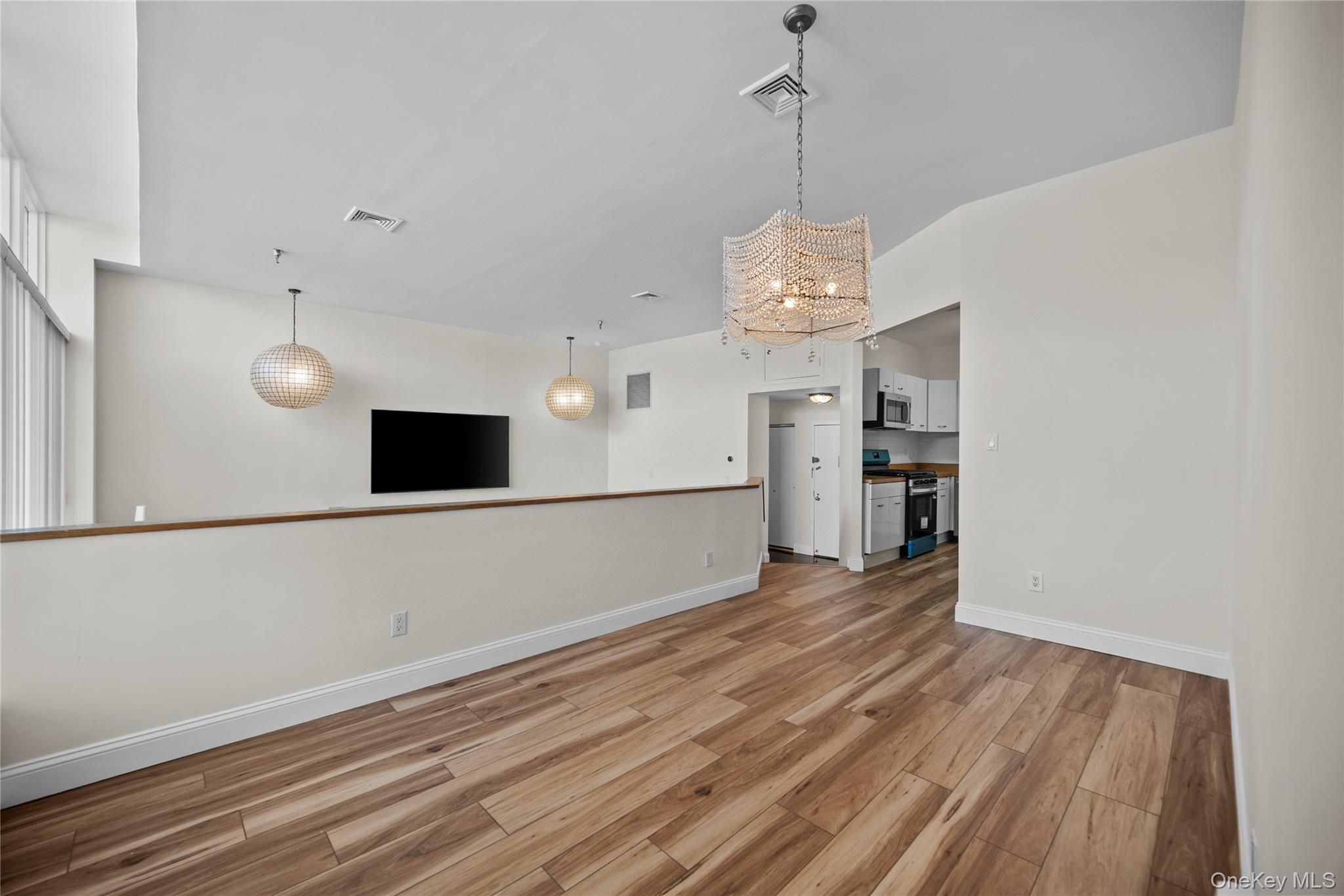 520 Ashford Avenue 5 Property Photo 11