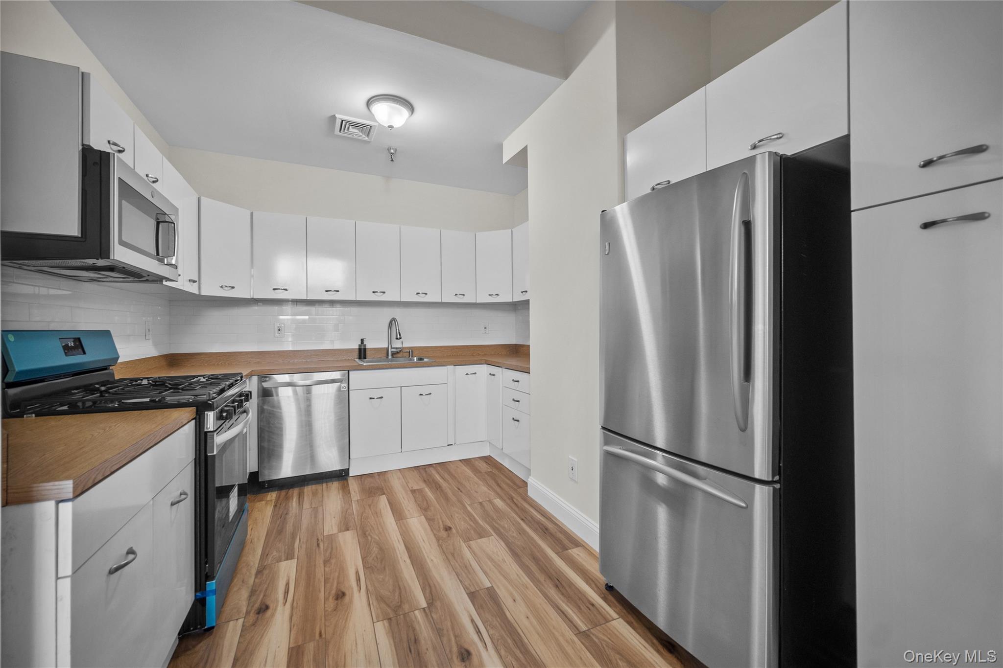 520 Ashford Avenue 5 Property Photo 13