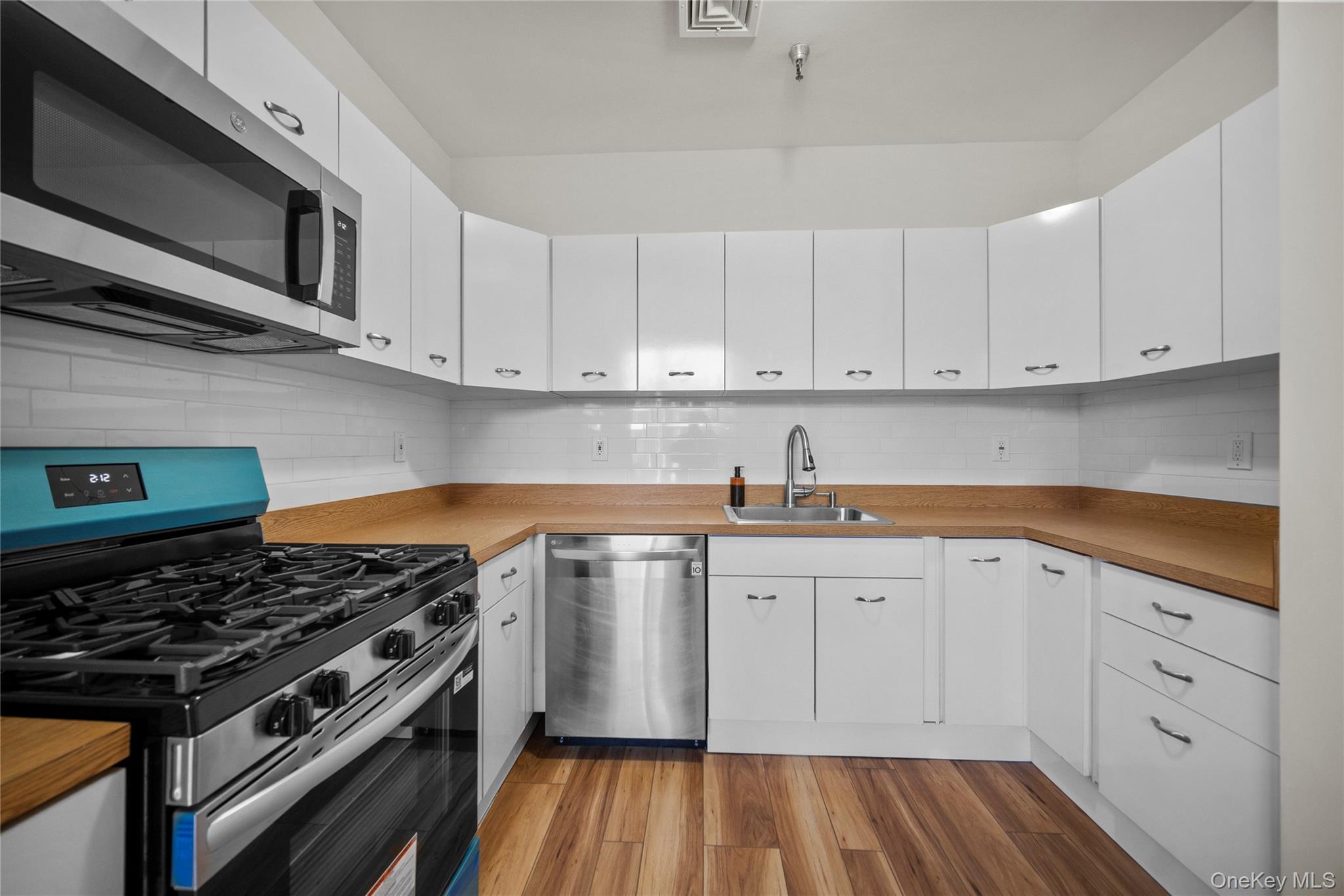520 Ashford Avenue 5 Property Photo 15