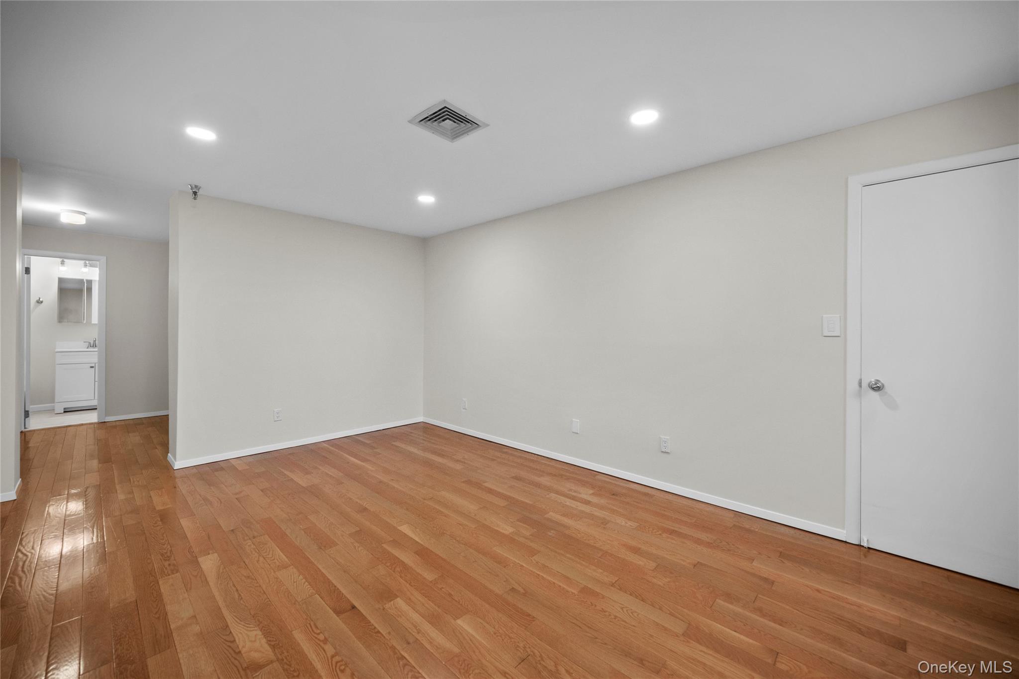 520 Ashford Avenue 5 Property Photo 19