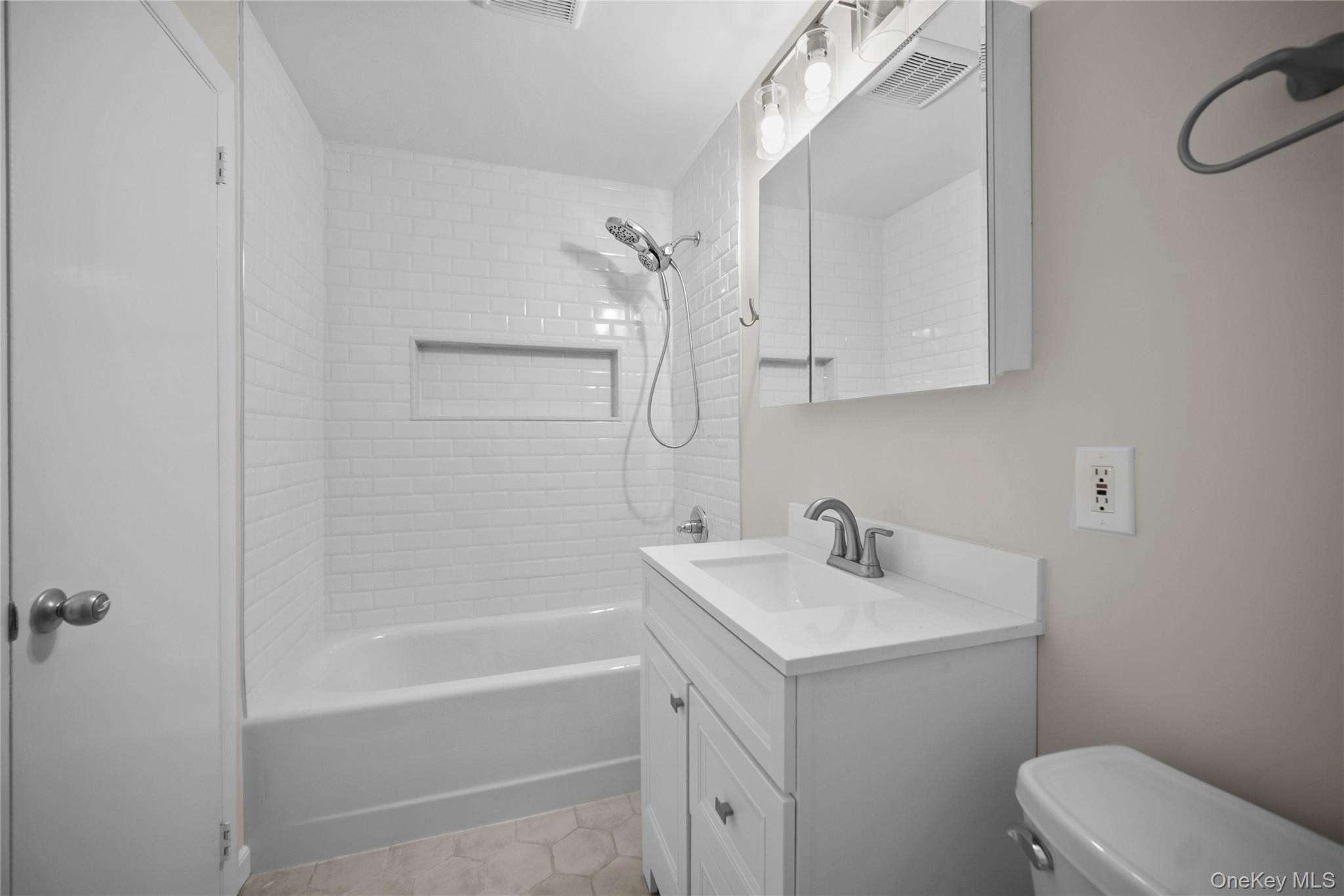 520 Ashford Avenue 5 Property Photo 25