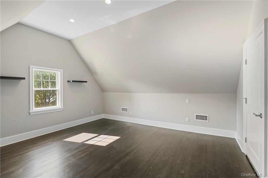 288 Crestwood Avenue Property Photo 19