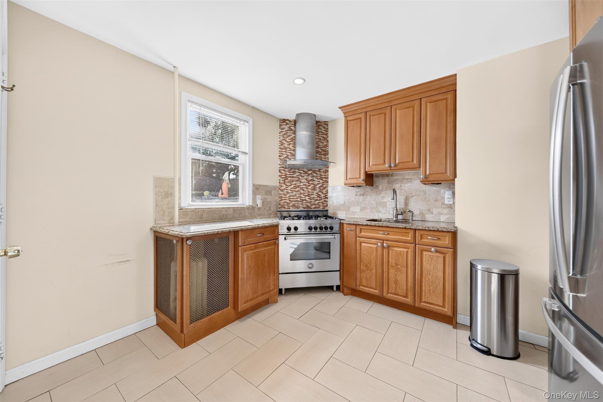 8816 204th Street Property Photo 7