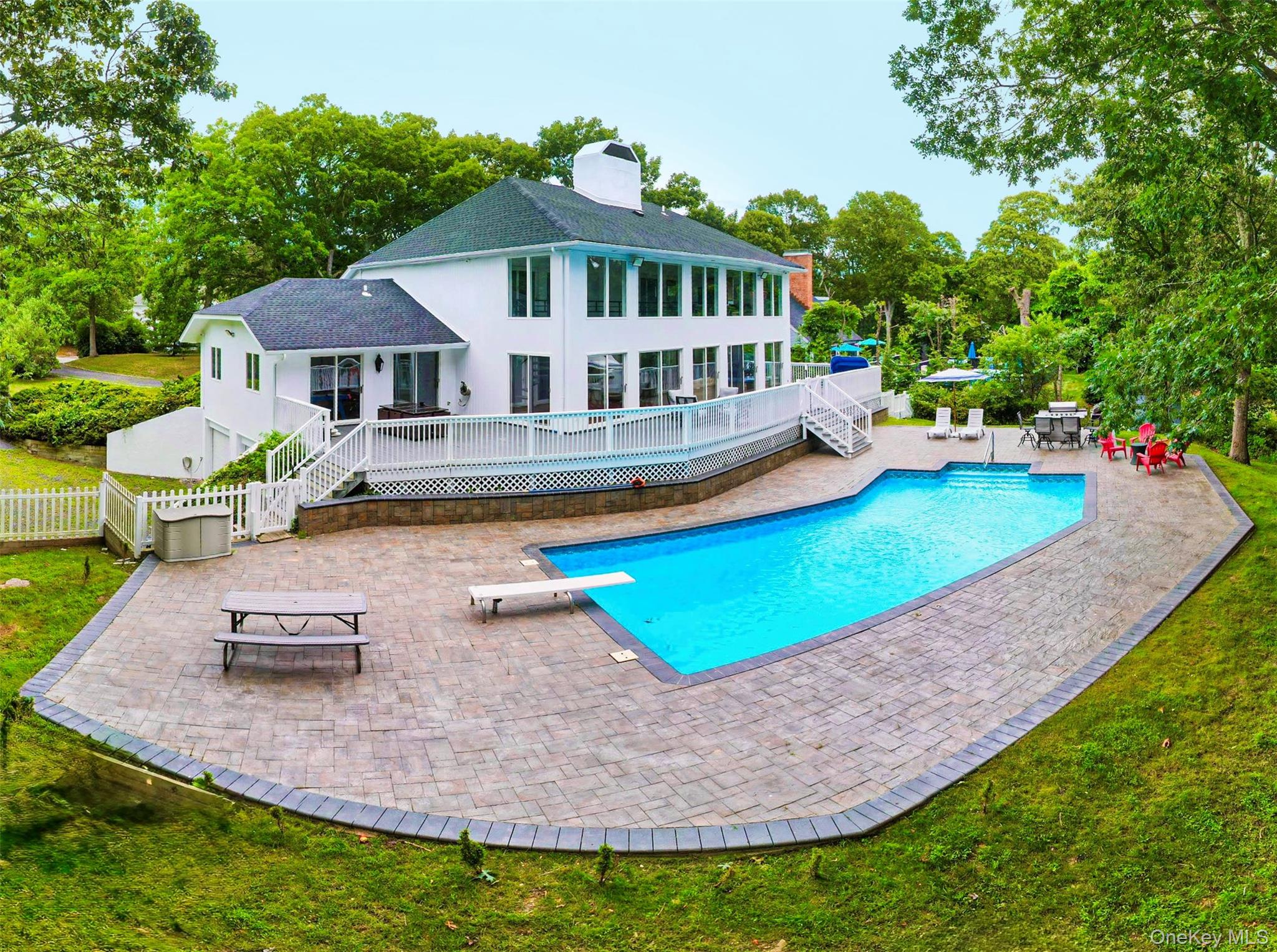 19 Bay Woods Drive Property Photo 1