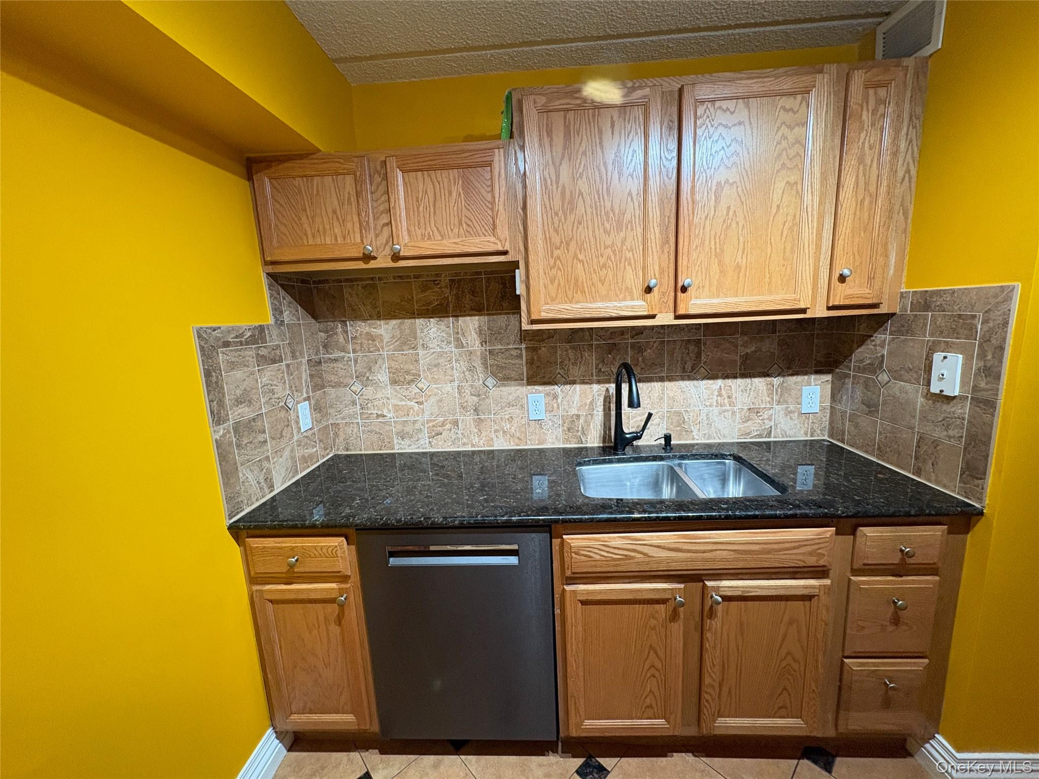 7914 Rockaway Beach Boulevard 5c Property Photo 10