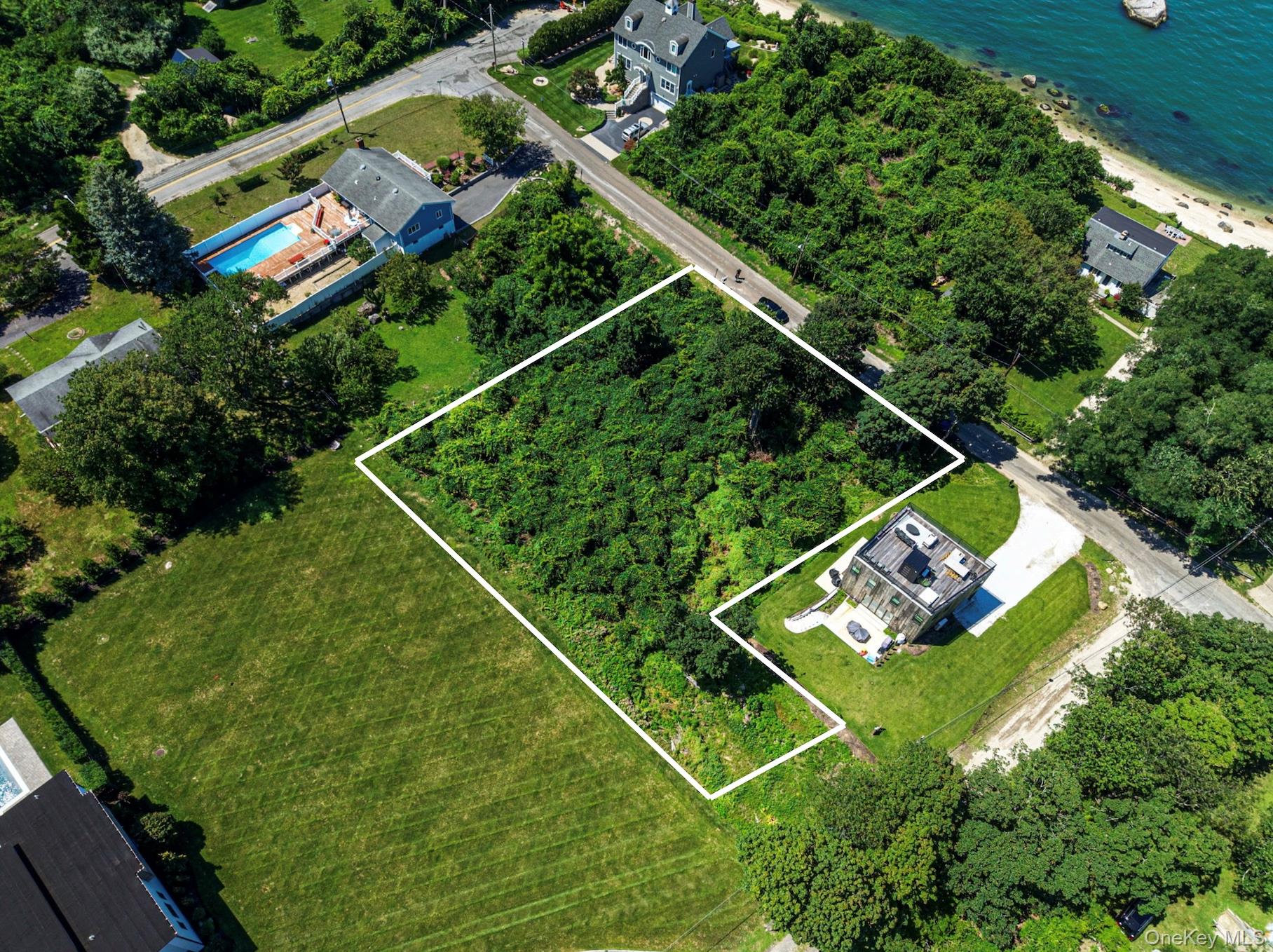 400 Aquaview Avenue Property Photo 2