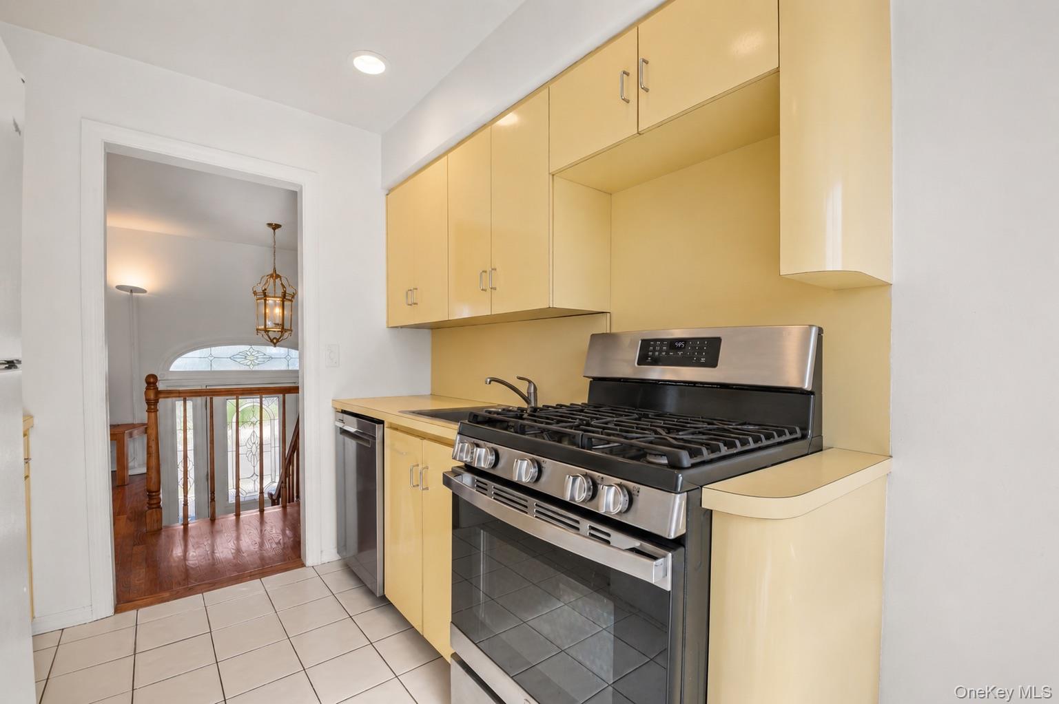 2718 Riverside Drive Property Photo 19