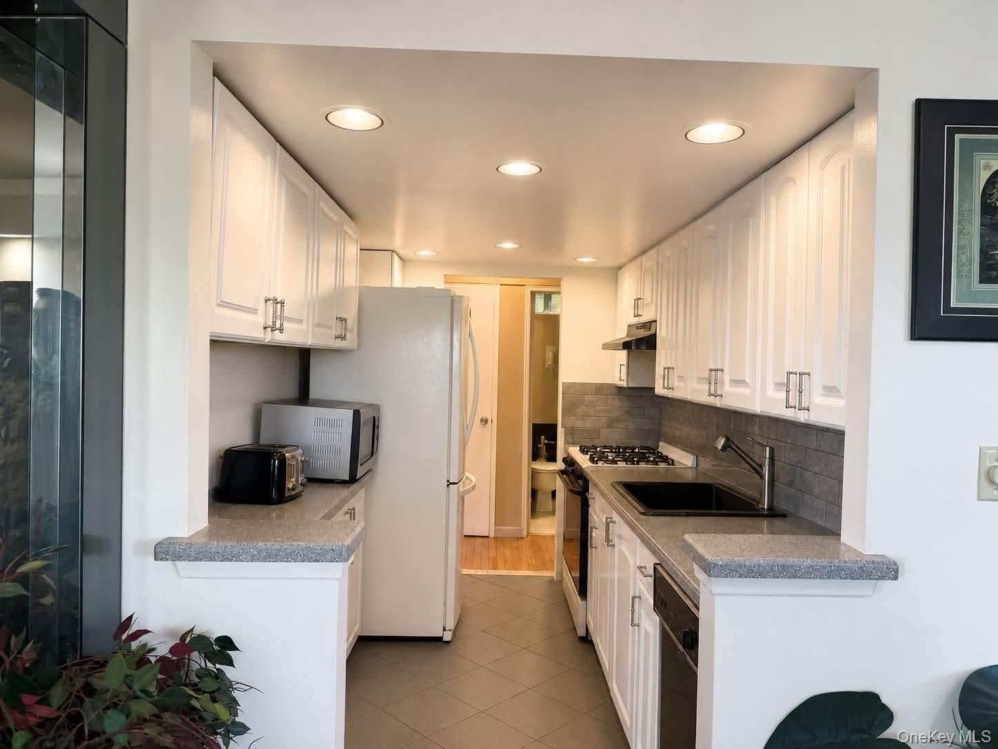 86-11 151st Avenue 4k Property Photo 5