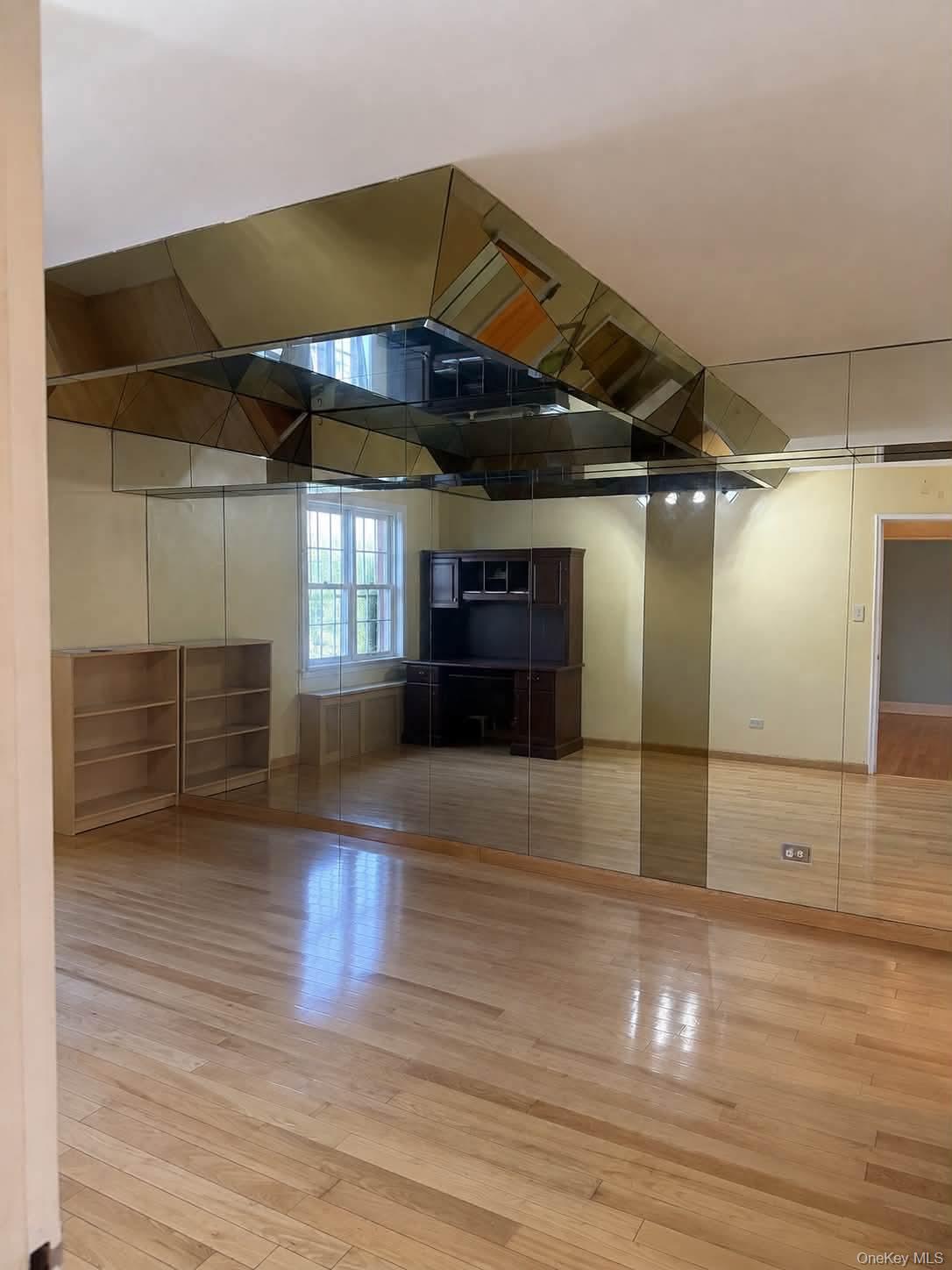 86-11 151st Avenue 4k Property Photo 7